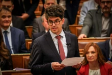 Üzent Szijjártónak a külügyminisztérium államtitkára: a parlamenti mandátumról le lehet mondani, a felelősségről nem