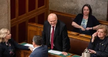 Hende Csaba sem maradhat alkotmánybíró egy korábbi törvény miatt