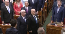 Hende Csabának is megszűnik az alkotmánybírói megbízatása