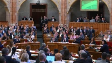 Tisza-kormány: lemondott a legfőbb ügyész, óriási vasútfejlesztési projektet jelentett be a kabinet