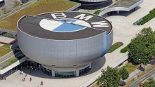 Hatalmas visszahívás: több mint 300 ezer BMW lehet veszélyes