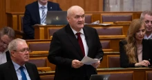A Fidesz szerint Hende Csaba alkotmánybírói megbízatása illegitim jogszabályok miatt szűnik meg