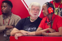 George Lucas is megnézte a Magyar Nagydíj időmérőjét, aztán úgy távozott, mint az egyszerű szurkolók