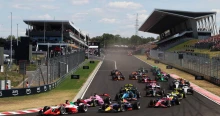 Montoya óriásit csatázott, majd Mini nagy örömére ütközött az éllovassal a Hungaroringen