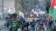 Molotov-koktélokkal, kövekkel, rakétákkal tiltakozott több száz olasz egy gyorsvasút-beruházás ellen, hatvan rendőr megsérült