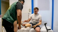 Szaúdi humanitárius programban kapnak művégtagot ukrán sebesültek Budapesten