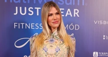 Vasvári Vivien egy huncut emoji kíséretében árulta el: bármikor felhívhatja Magyar Pétert