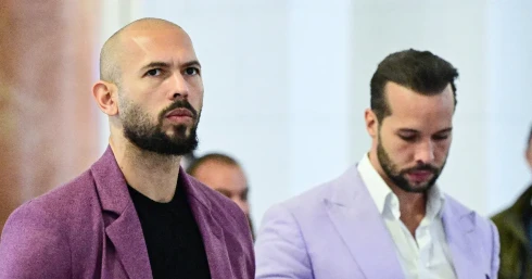 A Tate fivérek még két hétig biztosan börtönben maradnak