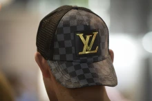 Milyen háború? Az amerikai vásárlók miatt nőttek a luxusmárkákat birtokló francia LVMH eladásai