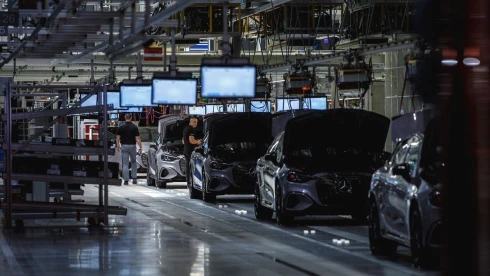 Nagyon rossz hírt kapott a Mercedes, ez a kecskeméti gyárat is megütheti: kitilthatják egész Amerikából az autóit – kínaiak kezében van a német járműgyártó egy része