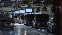 Nagyon rossz hírt kapott a Mercedes, ez a kecskeméti gyárat is megütheti: kitilthatják egész Amerikából az autóit – kínaiak kezében van a német járműgyártó egy része