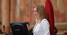 Aláírta Forsthoffer Ágnes a vagyonvisszaszerzési hivatalról szóló törvényt