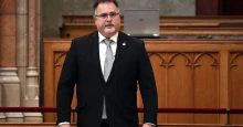Sulyok után most Windisch László ragaszkodik a NER idején nyert pozíciójához