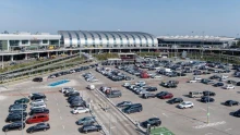 Káosz: hétfőtől kilométeres gyaloglás várhat az utasokra Ferihegyen