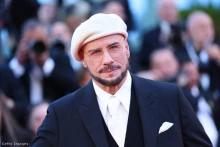Elképesztő összegért kelhet el John Travolta kultikus fehér öltönye