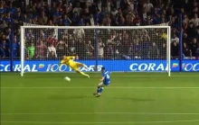 Videón, ahogy a Barcelona magyar kapusa két tizenegyest hárít a bemutatkozó meccsén