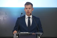 Magyar Péter cáfolta a Duna vízvisszatartásáról szóló híreket, egy centiméter választja el Paksot a teljes leállástól