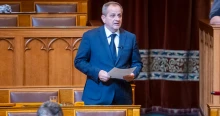 Újabb politikus távozik a Fidesz parlamenti frakciójából