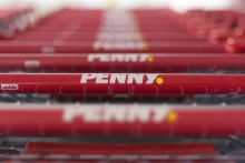 A Penny követi a Lidl spórolós forgatókönyvét