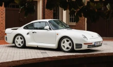 Nem véletlenül ér közel 2 milliárd forintot ez a 37 éves Porsche