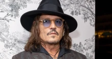 Megőszült, ráncosabb mint valaha, de Johnny Depp végre magyarul is visszatér a mozikba: mutatjuk! – videó