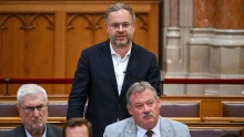 Az új vezetés most azt mondja: „Magyarország az EU-ban van. Az EU tagja, itt kell az érdekeinket érvényesíteni […] ezt vissza kell hozni”