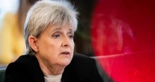 Lannert Judit megmutatta a korábban Novák Katalin által is használt irodáját, amit egy hotel recepciójához hasonlított
