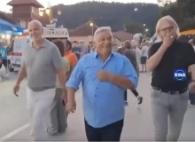 Orbán Viktor a Mol vezérigazgató-helyettesével és Hatvanpuszta főépítészével bukkant fel egy szerb fesztiválon