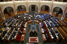 Elhangzott az Országházban: a válság után jönnek a vezetőcserék – a „tisztítótűz” folytatódik