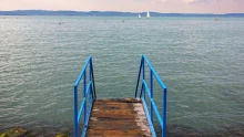 Rendkívüli figyelmeztetést adtak ki a Balatonról