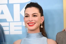Anne Hathaway olyan merész szettben pózolt a vörös szőnyegen, hogy sikerült zavarba hoznia rajongóit