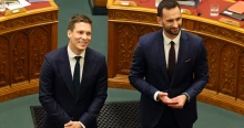 Nézze csak, milyen képet vágott Magyar Péter az új fideszes képviselők eskütételére – videó