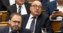Beszédes képsorok, minden Németh Zsolt arcára volt írva: Magyar Péter olyan választ adott neki, ami után elnémult a parlament