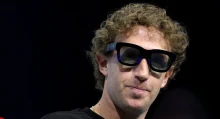 Nehéz a milliárdosok élete: A pofonok völgyébe került Mark Zuckerberg a szuperjachtja miatt, pedig rajta sem volt – „Egyhangú füttyszó tört ki…”