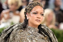 Rihanna közös fotót posztolt három gyermekével, nem is akármilyen okból