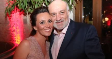 15 év telt el az első randevú óta – Csézy azóta is minden hónapban rózsát kap a férjétől