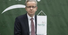 Kapitány István leváltotta a Magyar Posta vezérét
