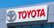 Keresztülszelte az ausztrál vadont a 24 éves Toyota Corolla