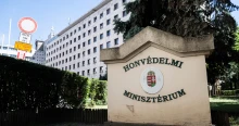 Lecserélték a Honvédelmi Minisztérium kabinetfőnökét, aki a tárca szerint nem is volt kabinetfőnök