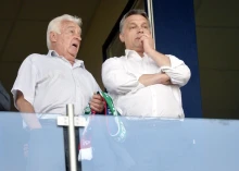 Magyar Péter: Orbán Győző, Tiborcz István és Schmidt Mária még egy kavicsot sem ajánlott fel a dunai építkezéshez