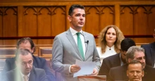 Novák Előd megkérdezte az MNB-elnöktől, hogy honnan vásárolják fel az országot