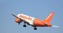 Sztrájkolnak az EasyJet légiutas-kísérői: Közel száz járatot voltak kénytelenek törölni