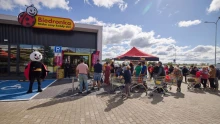 Üzent a magyar vásárlóknak a 3800 boltos diszkontgigász, erre jobb, ha a Lidl és az Aldi is figyel – a radaron már látszódunk, csak még a szomszédban van némi tennivaló