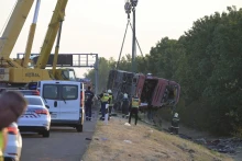 Kormányzati különgép indul Magyarországra, azonnali lépéseket rendelt el a busztragédia után a lengyel miniszterelnök
