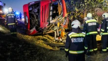 Lengyelországban is nyomozás indult az M3-ason történt buszbaleset miatt, a varsói kormány különrepülőgépet küld az utasokért