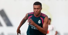 Míg a Real Madrid Budapesten szerepelt, ezt csinálta Mbappé a barátnőjével Ibizán – fotók
