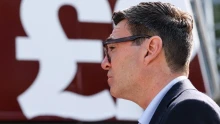 Burnham üzeneteket váltott egy személlyel, aki Trump kabinetfőnökének adta ki magát