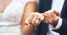 Teljesen titokban férjhez ment a Fonogram-díjas énekesnő, és a baba is jön