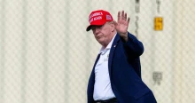 Trump azzal fenyegetőzött, hogy szétbombázná Ománt, ha az ország az iráni háború befejezésének útjába állna
