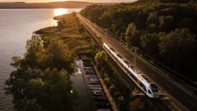 Vitézy bejelentette: éjjel-nappal járnak a vonatok a Balatonnál – itt vannak a részletek